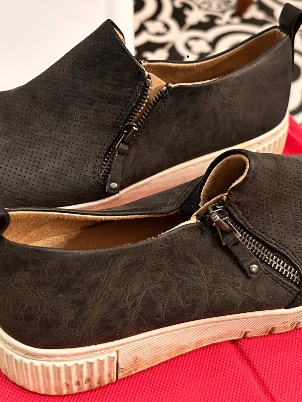 SOUL Naturalizer Turner Black Slip-On Side Zip Flats
